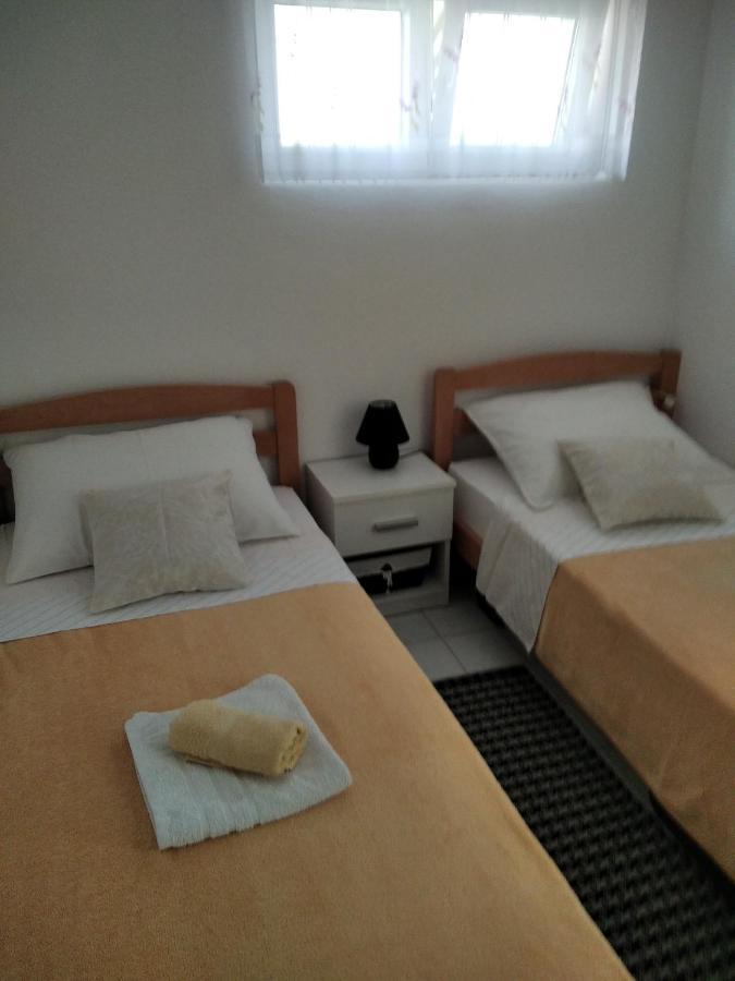 Apartment Anny พูลา ภายนอก รูปภาพ